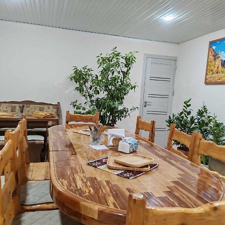 Sun House Hotell Yeghegnadzor Exteriör bild