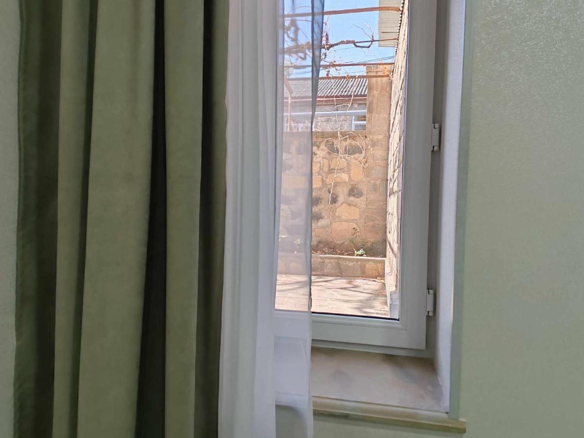 Sun House Hotell Yeghegnadzor Exteriör bild