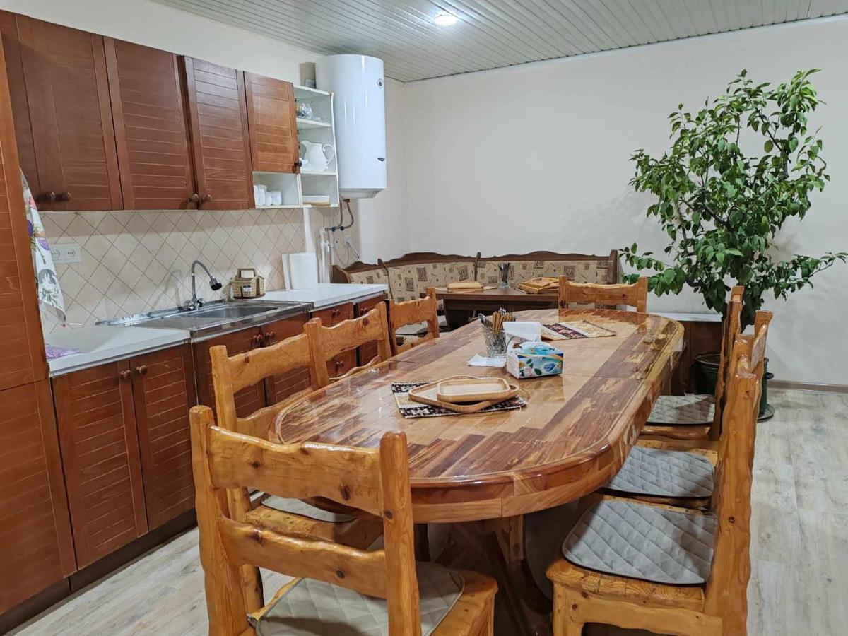 Sun House Hotell Yeghegnadzor Exteriör bild