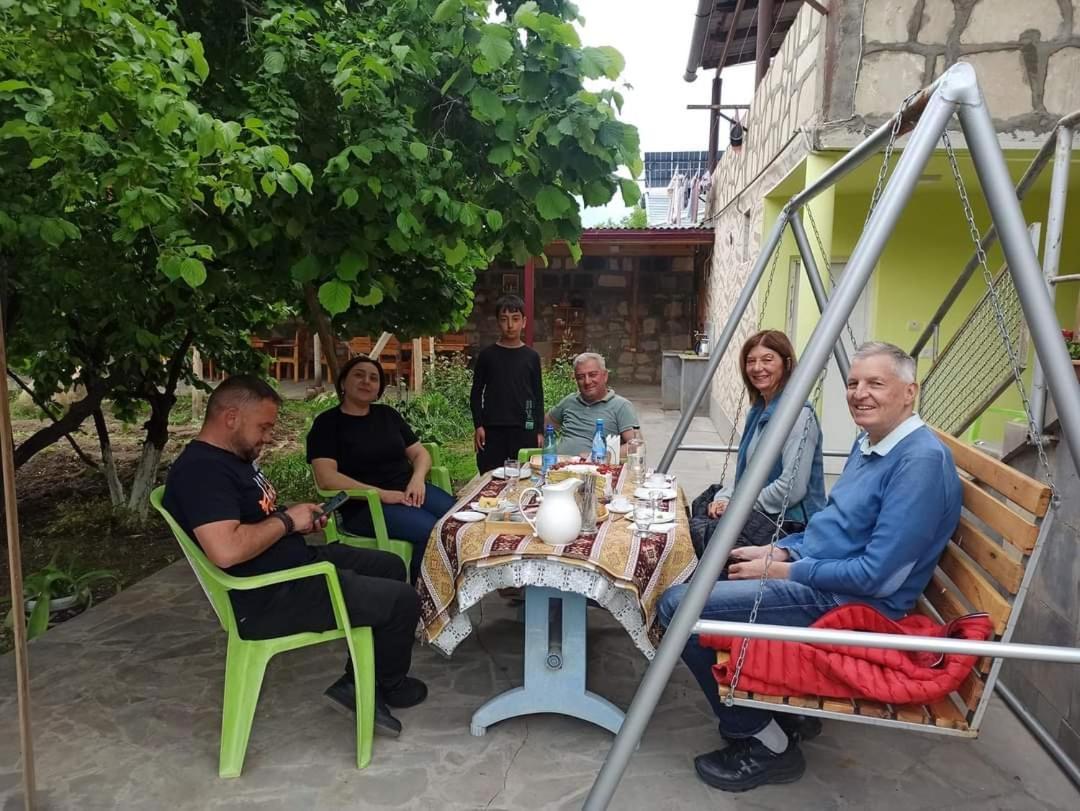 Sun House Hotell Yeghegnadzor Exteriör bild